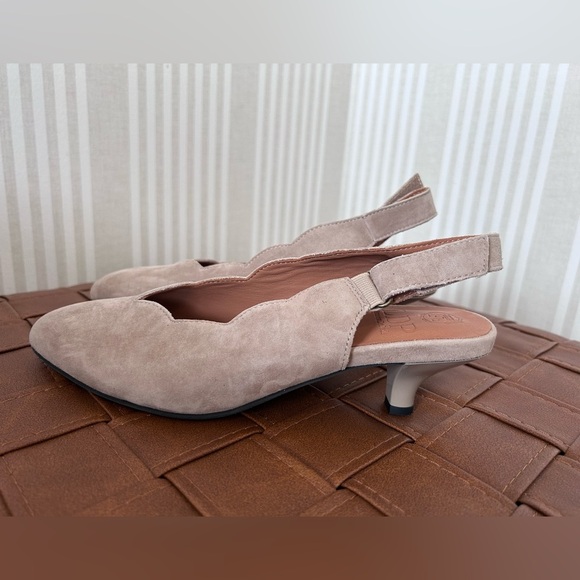 L’amour Des Pieds Hulda Sling-Back Pump Taupe Suede Leather Women’s 6.5 NEW $240 - Picture 1 of 13